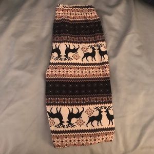 🌼Sold on Ⓜ️🌼 Christmas / winter leggings
